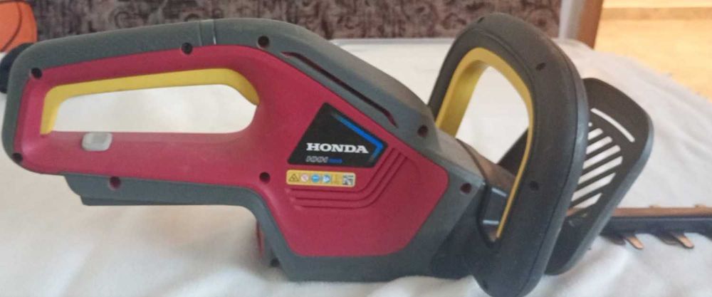 Нож за жив плет HONDA HHH36BXBE65T, БАТЕРИЯ HONDA DP3660XA 36V 6.0AH, ЗАРЯДНО УСТРОЙСТВО HONDA CV3680XA, В ГАРАНЦИЯ