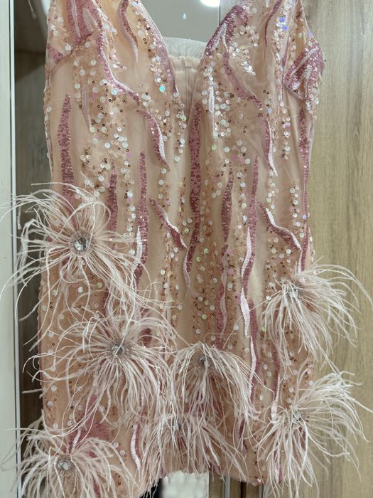 Къса рокля Bella Barnet.