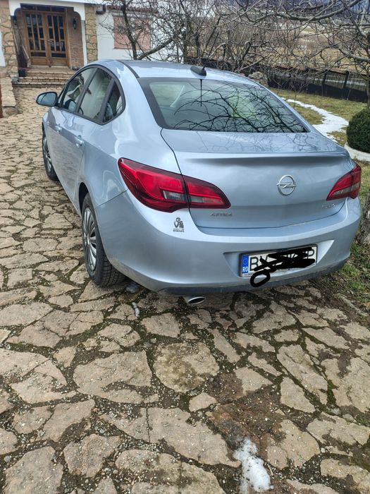 Opel astra j Sedan