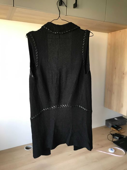 Vestă lungă cu inserții Vestă neagră pentru damă (cardigan)