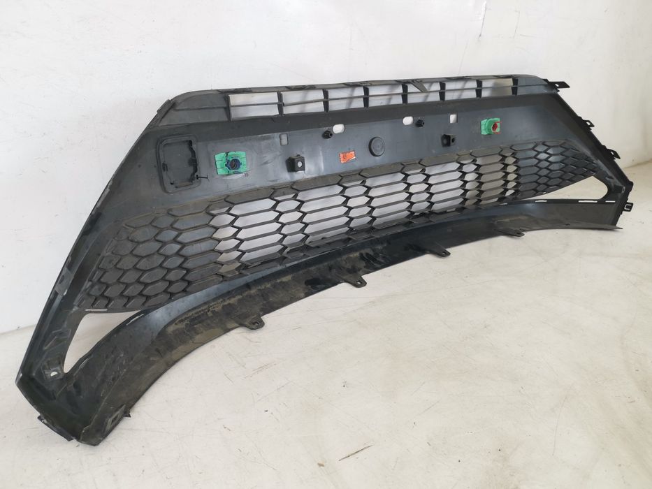 Тойота С-ХР / Toyota C-HR Оригинална предна решетка на бронята в добро