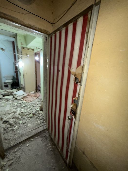 Temir eshik qalin sotiladi 400.000