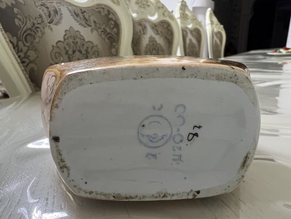 Штоф фарфоровый