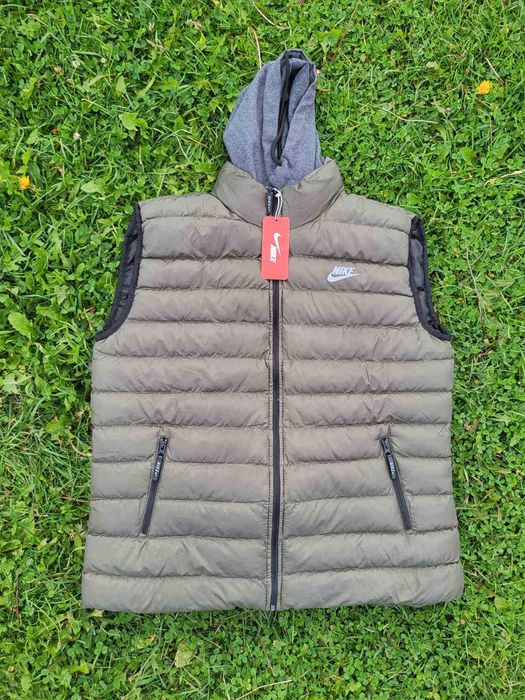 Топъл мъжки елек Nike