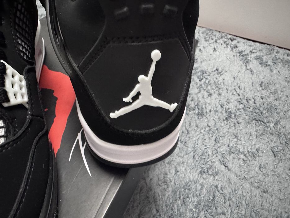 Jordan 4 white thunder