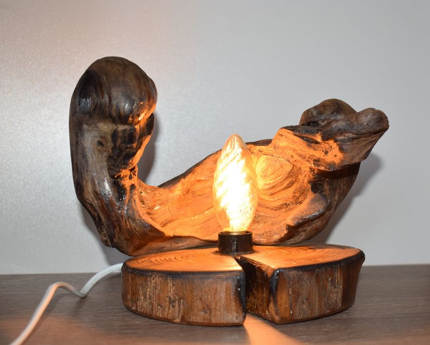 Lampa handmade din lemn recuperat