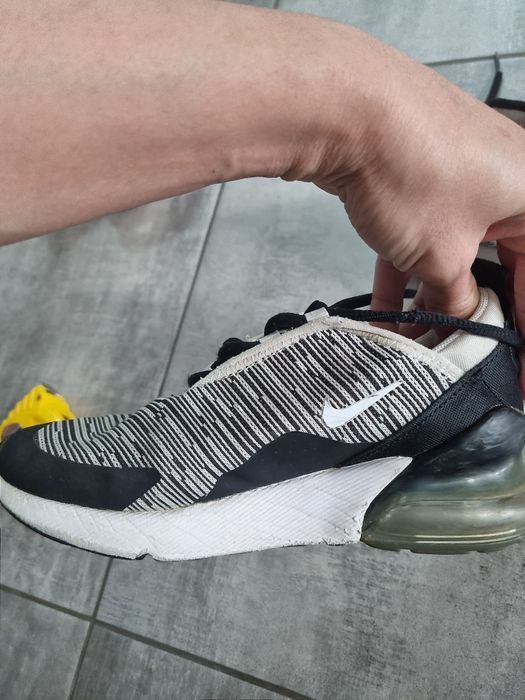 Adidasi de la nike
