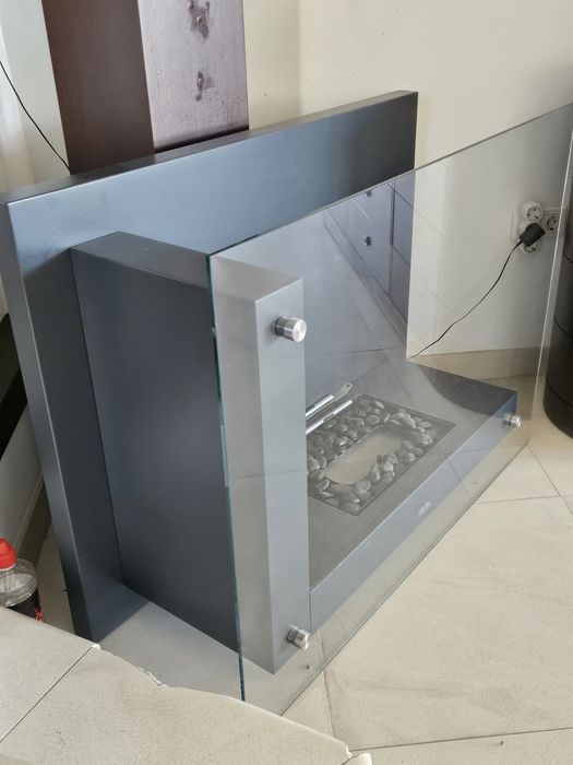 Semineu Planika pe bioetanol, gri, sticlă securizată, 3.500 lei
