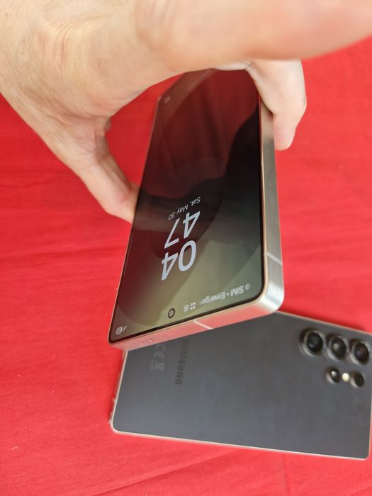 -Samsung S25Ultra, ca Nou Black Titanium 256Gb 12Ram Bat: 100% ireprosabil stare perfecta poze reale doar telefonul nici o restrictie nici o reparatie