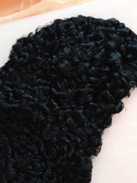 Яка от естествен косъм каракул.