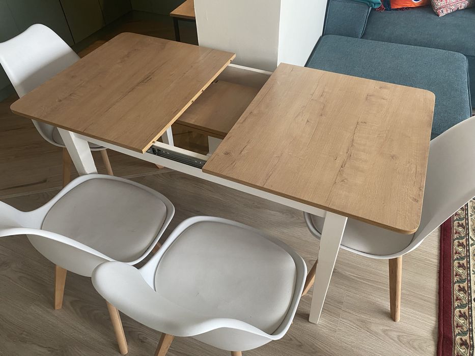 Обеденный стол со стульями