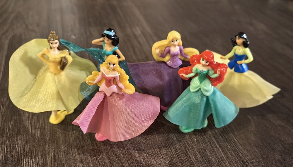 Kinder surprise disney princess