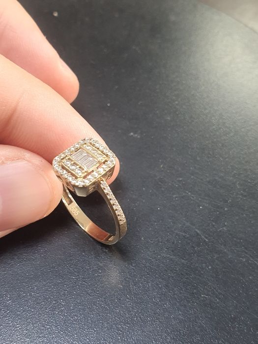 Златен дамски пръстен 2.5гр. 585/14к.