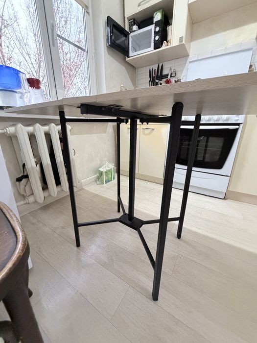 Стол обеденный почти новый