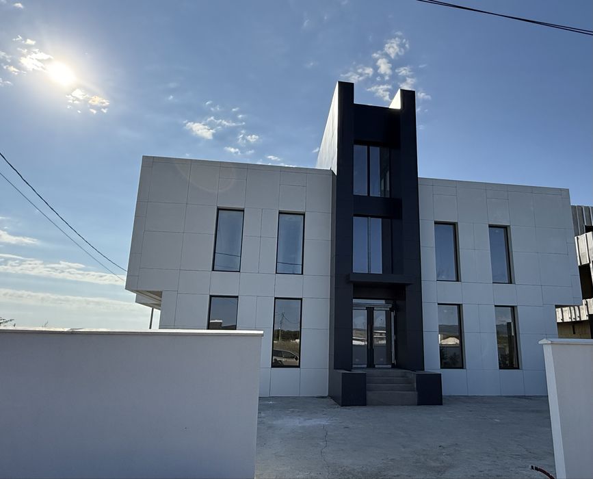 Vand Penthouse pe 2 nivele cu 5 camere -Pompa Caldura-Fatada Ventilata