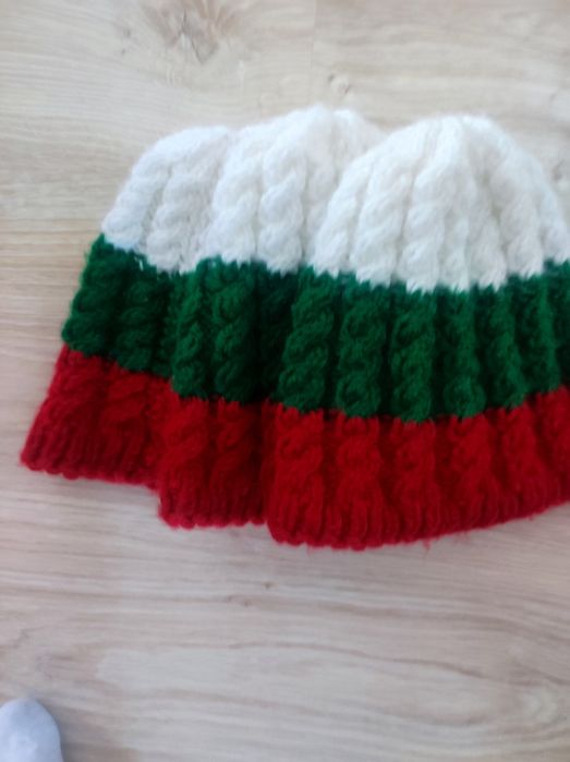Шапки-ръчно плетени,трибагреник