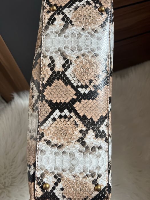 Нова чанта GUESS