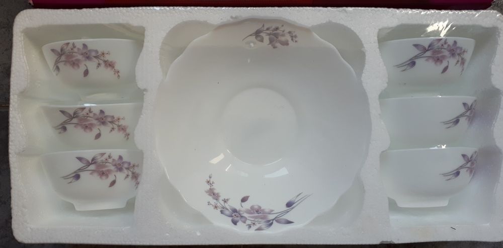 Посуда. Салатник и 6 пиал.