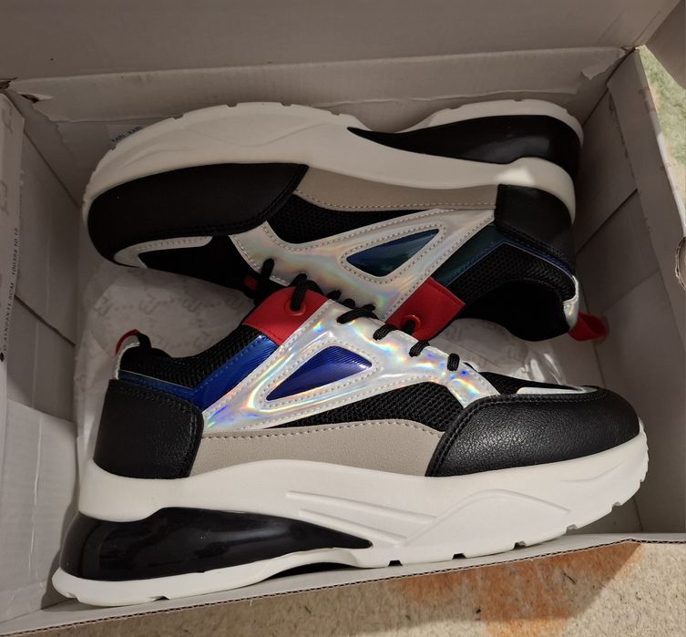 Кроссовка женский