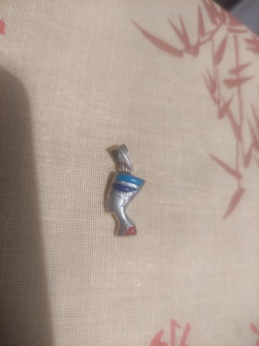 Продам серебряную подвеску