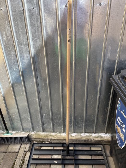 Nivelator gazon din metal cu maner