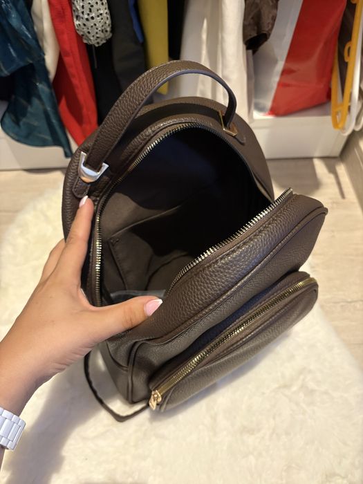Дамски чанти Guess, LV, Converse …