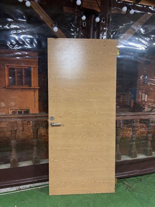 Продавам 3 броя врати , неразличими от нови!