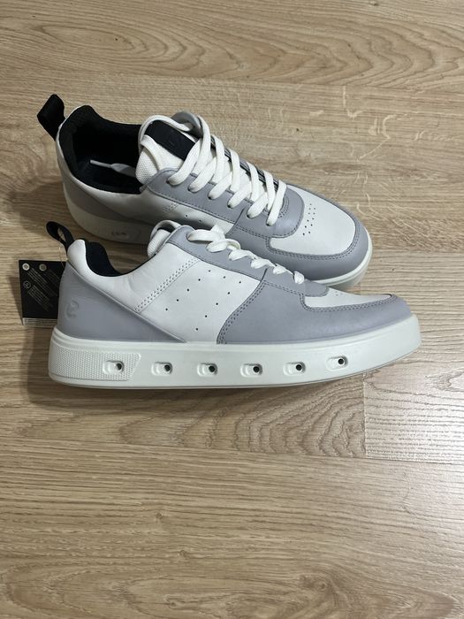 Кроссовки Ecco с технолигией Gortex