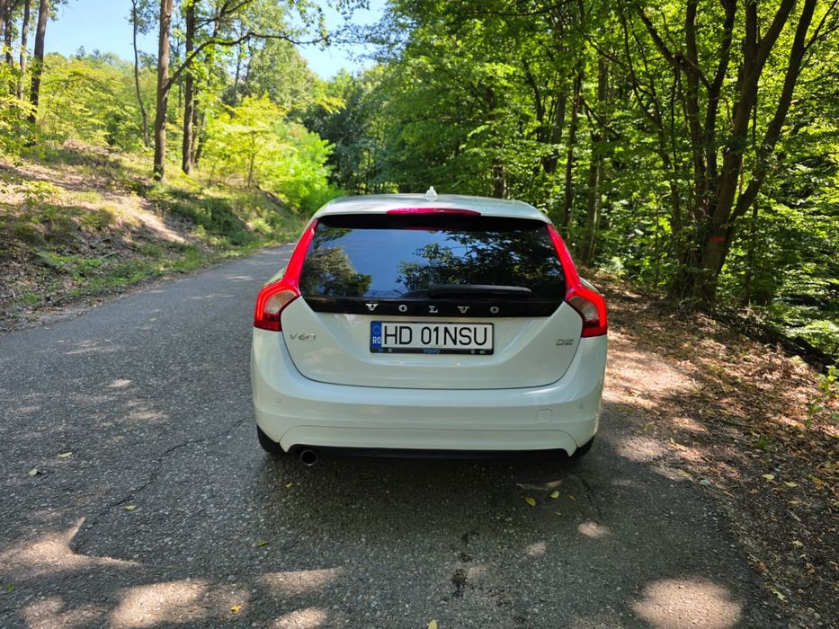 Volvo V60 (2015) • 1.6 Diesel (115 CP) • Alb Perlat