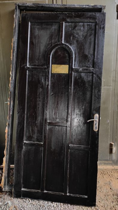 Дверь деревянная