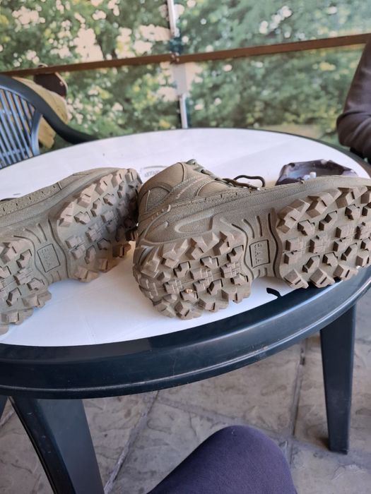 Обувки боти за гората