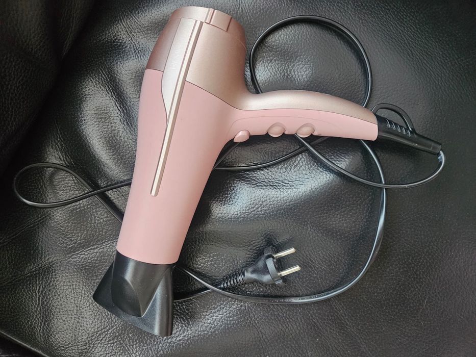 Uscător de păr Remington - Roz / Rose Gold - Stare impecabilă