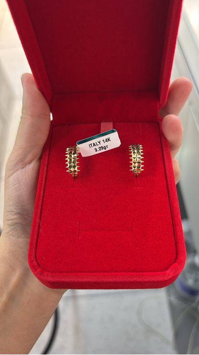 продам золотые серьги