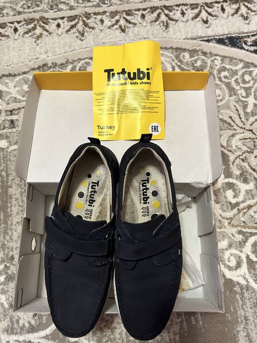 Продам туфли на подростка 38размер