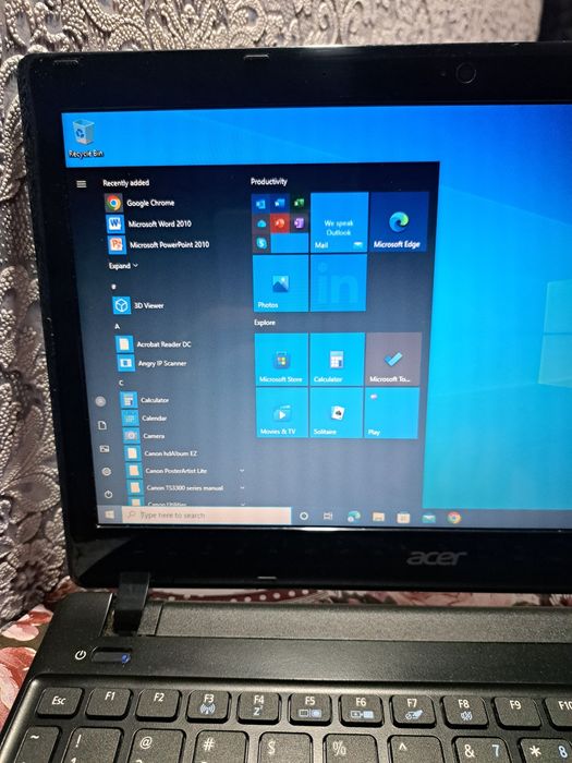 Vând acer aspire one