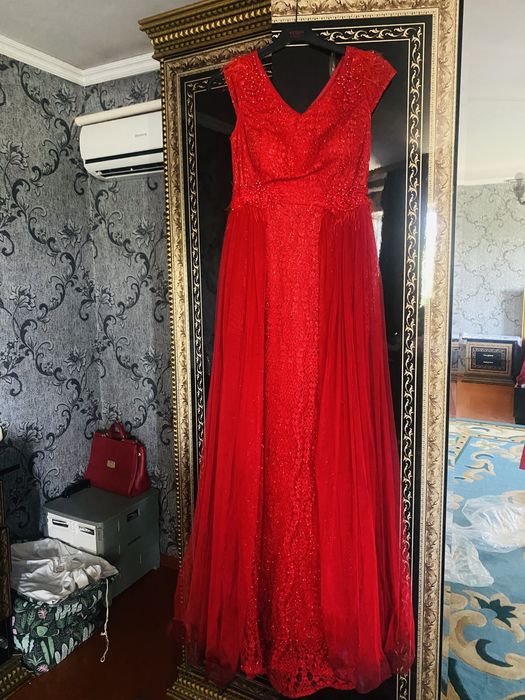 Нарядный платья. ..