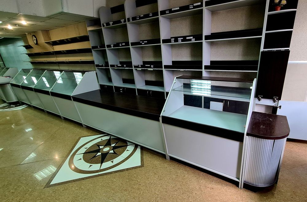 Продам торговое оборудование, витрины