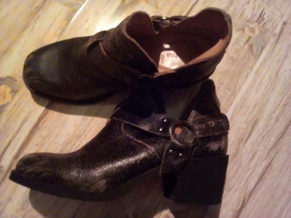 Ghete/pantofi/botine din piele naturala , Bershka