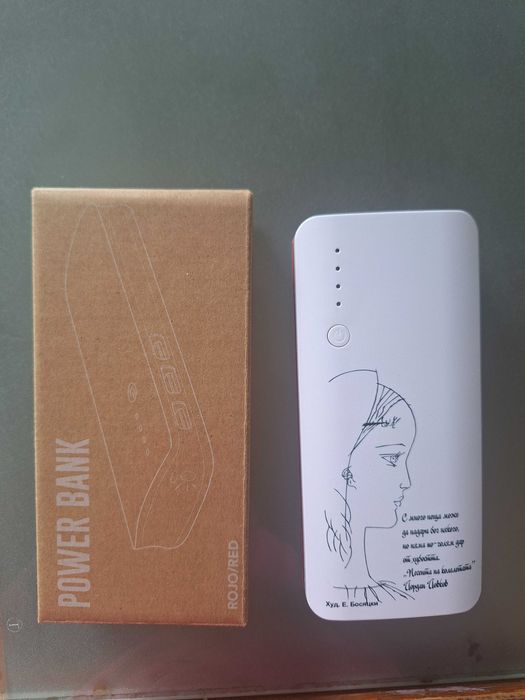 Преносима батерия 10000 mAh с 3 изхода и фенерче