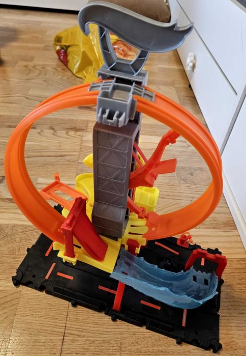 Hot wheels писта пожарна