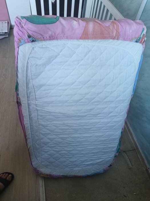 Pătuț copii în stare bună 
Saltea de cocos inclusă - curată și fără in