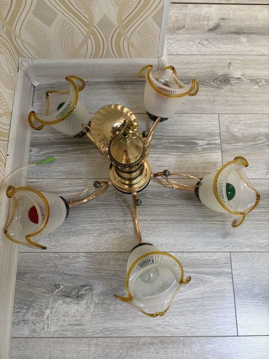 Продам люстру в хорошем состоянии