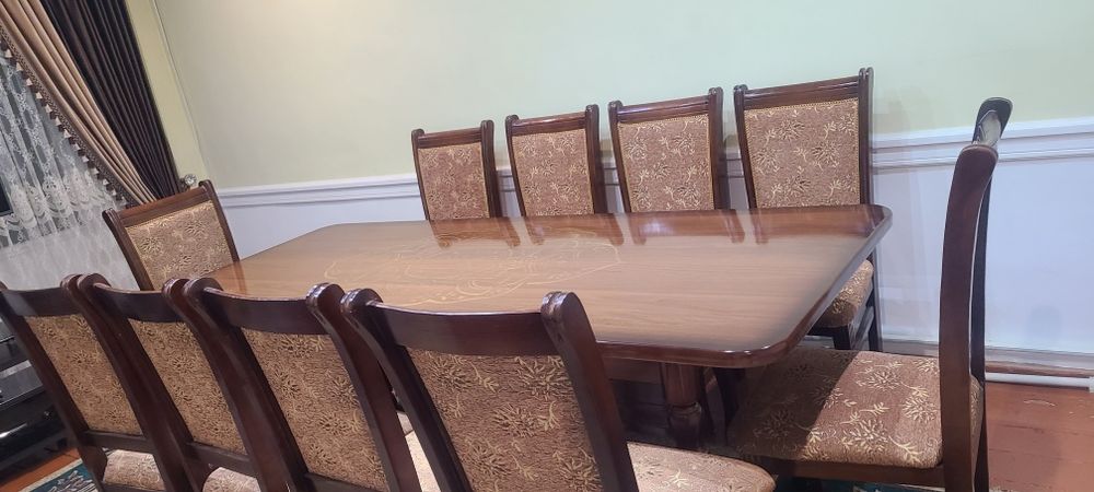 Продаются стол и 10 стулья