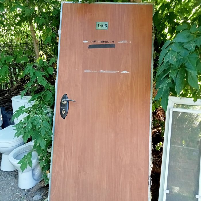 Дверь продам входную