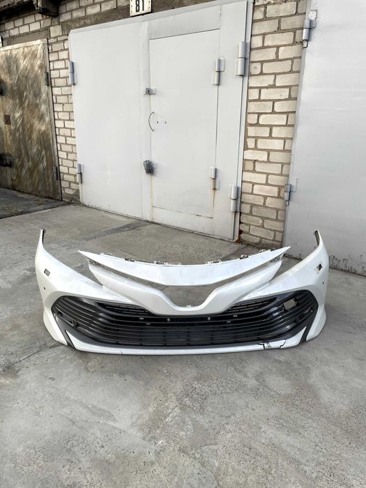 Продам бампер на камри 70, вместе с решеткой, оригинал