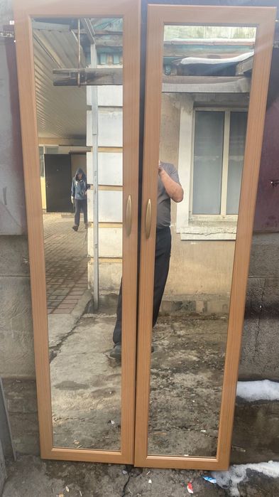 Продам двери от шифоньера со зеркалами