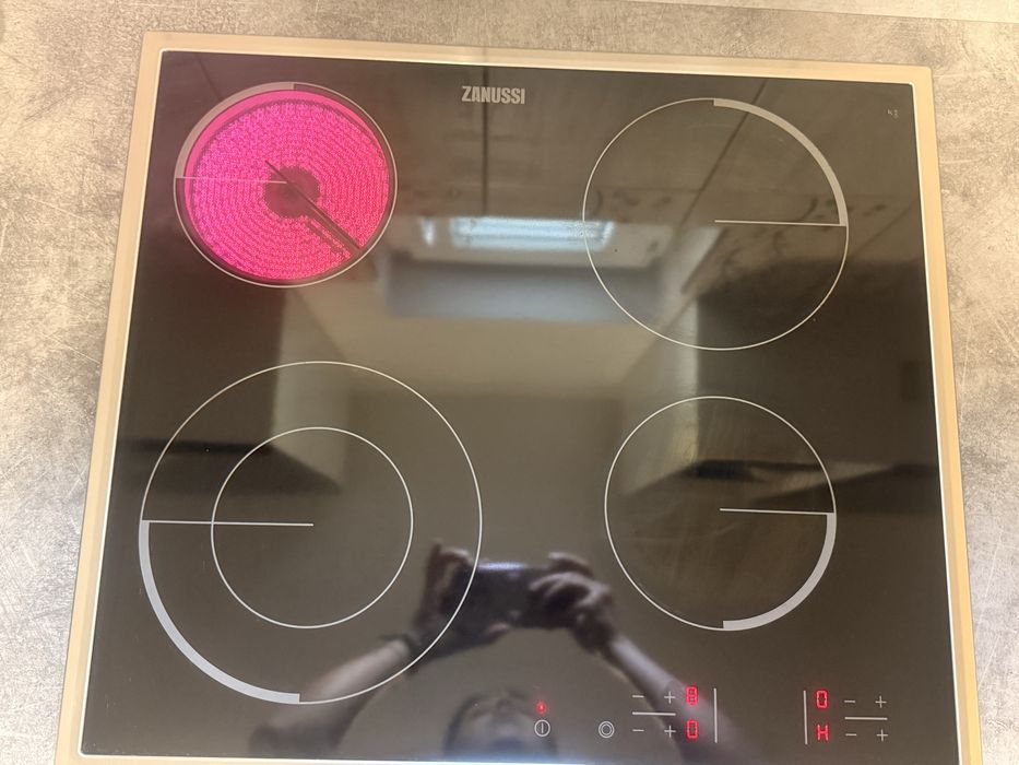 Plita electrica vitroceramica Zanussi ZEV6341XBA noua in cutie