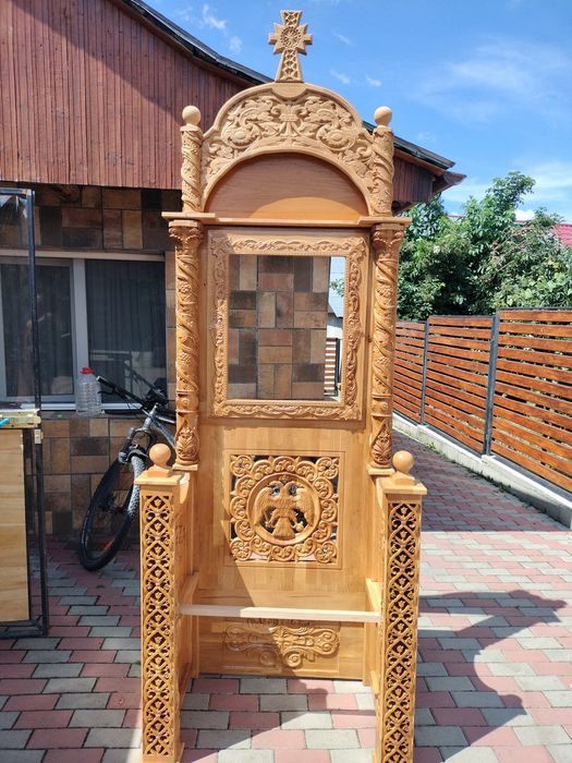 Strană Arhierească