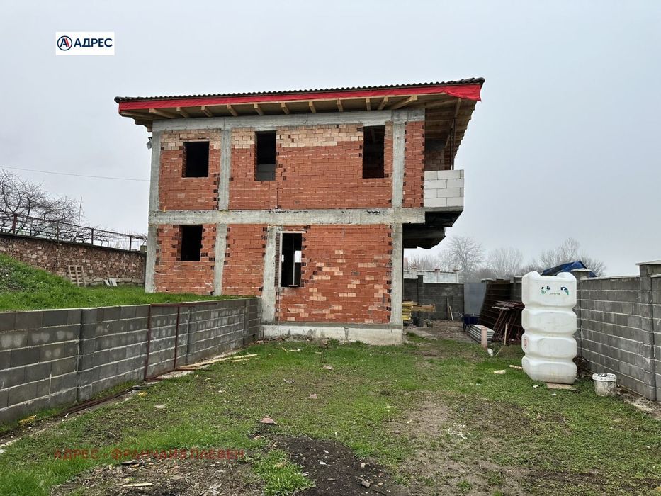 Къща в Плевен, област-с.Ясен площ 170 цена 180000