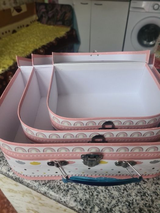 Продават се куфарчета
